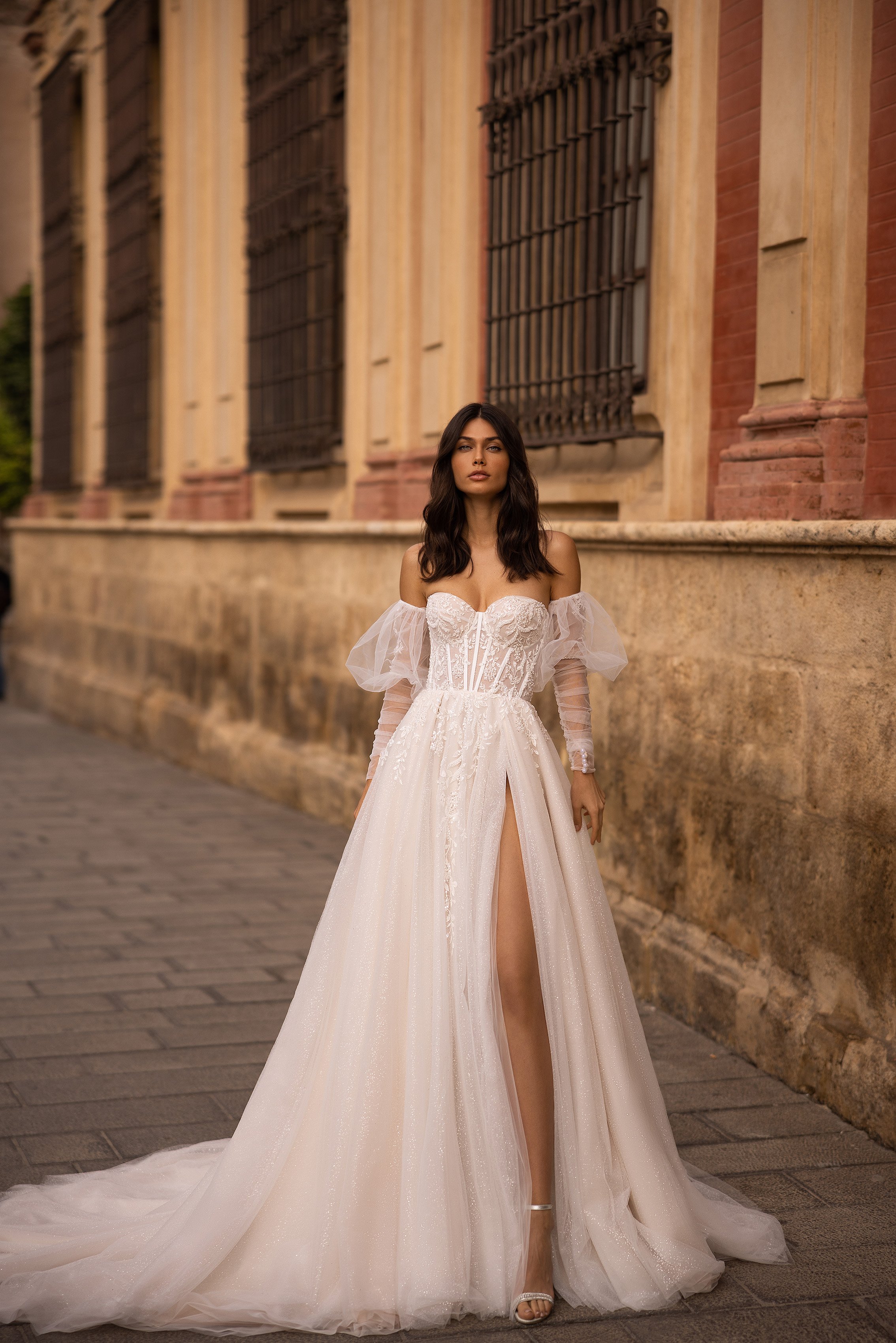 YOLANMY Chic Classic Wedding Dresses A-Line Pleat Long Sleeves