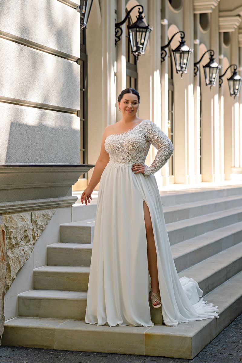 Cap-Sleeve Gorgeous Appliques Plus Size Mermaid Lace Wedding Dresses Online  | Newarrivaldress.com