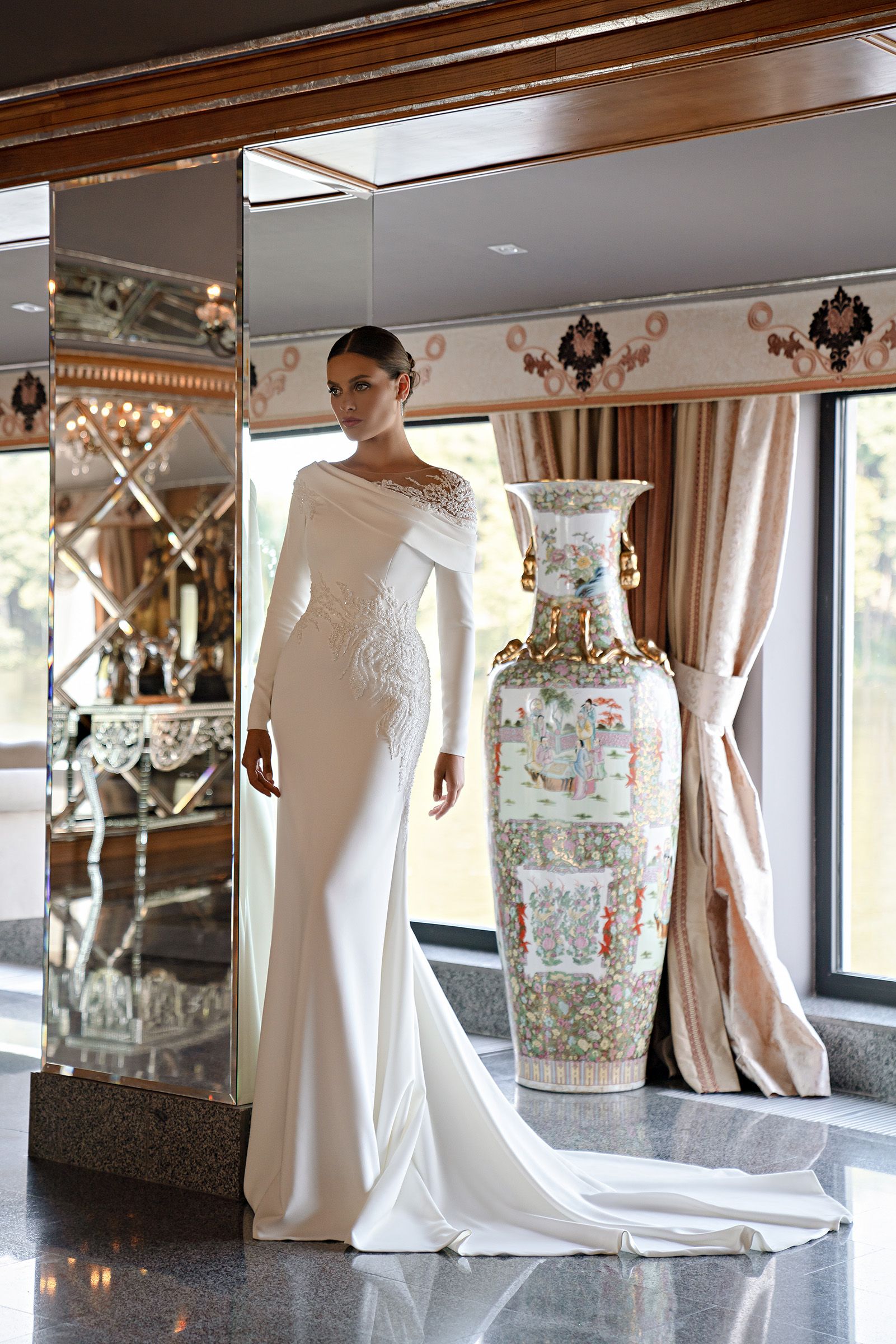 ウェディングドレス　wedding dress AラインVネックロングスリーブスイープレースサテンウェディング